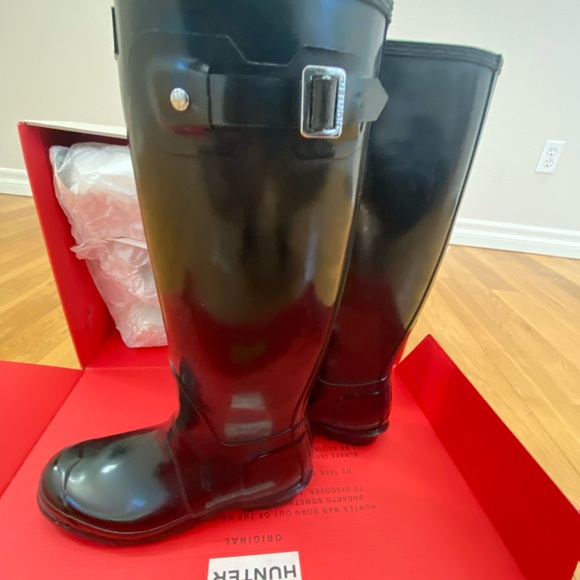 HUNTER tall black Rain boots. - Picture 3 of 13